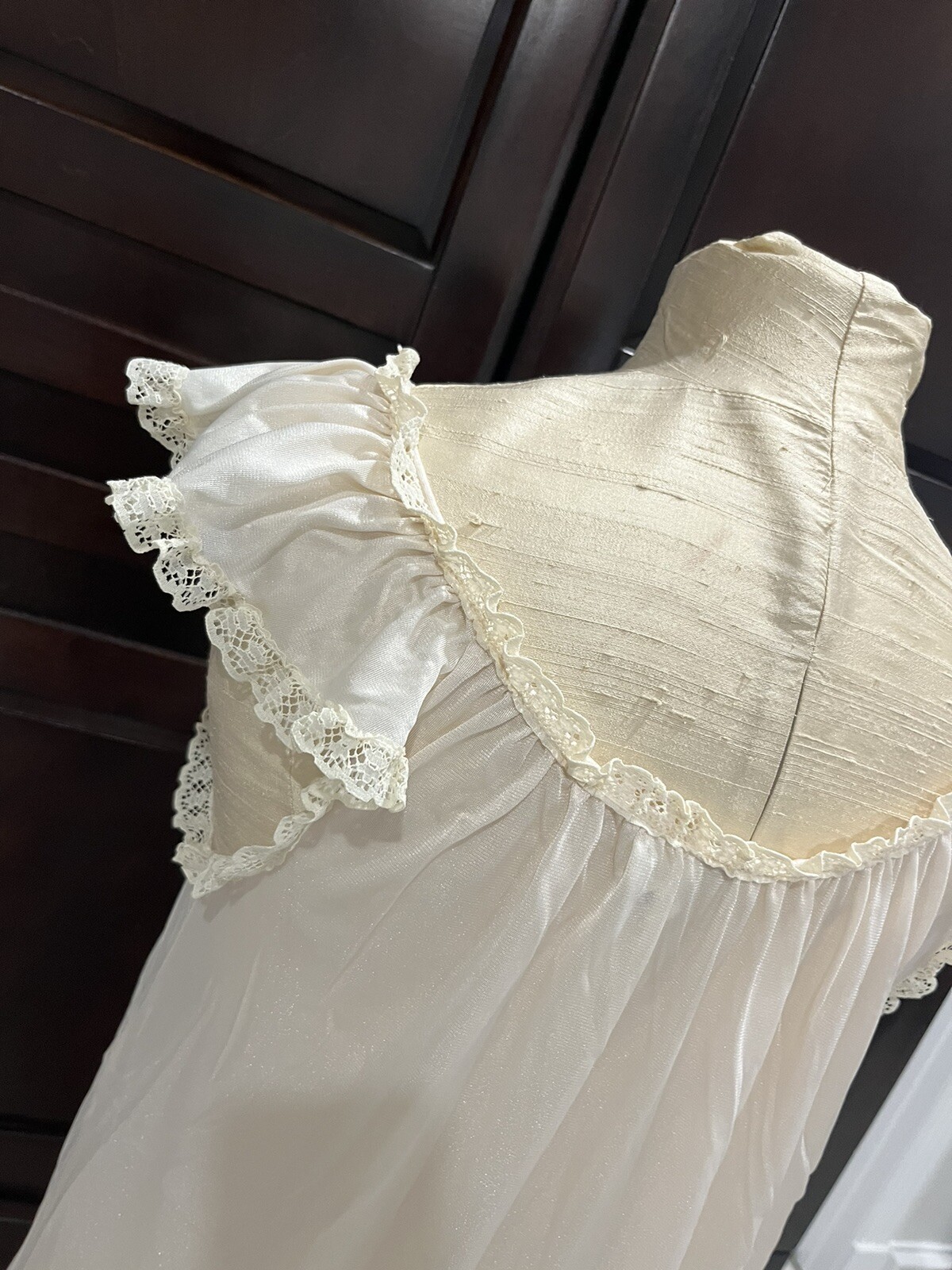 Vintage MISTRA Nylon Ivory Nightgown Women’s Size Large Pre-Owned.