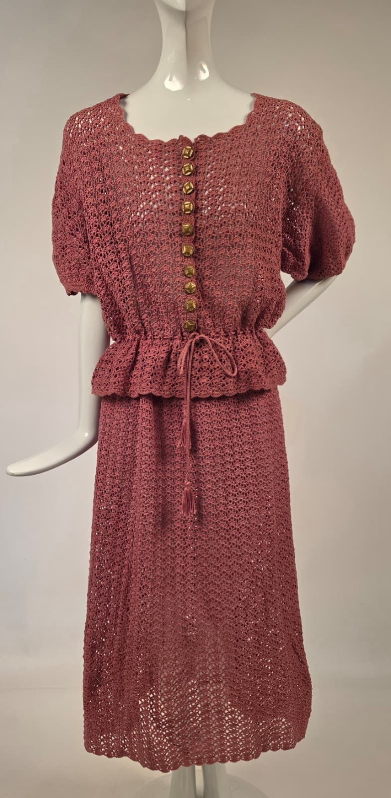 VINTAGE 1940’S ROSE HAND CROCHET DRESS SET W GOLD TONE METAL BUTTON CLOSURE
