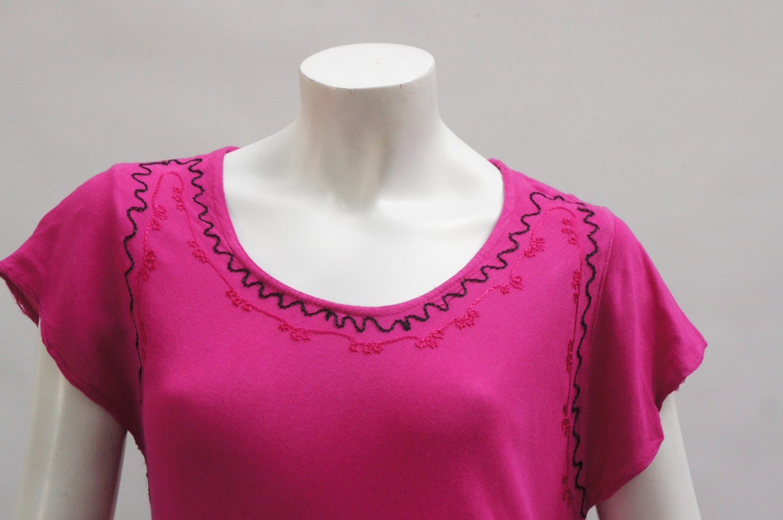 Vintage Embroidered Hot Pink Magenta Rayon Dress Size Large Bohio Hippie
