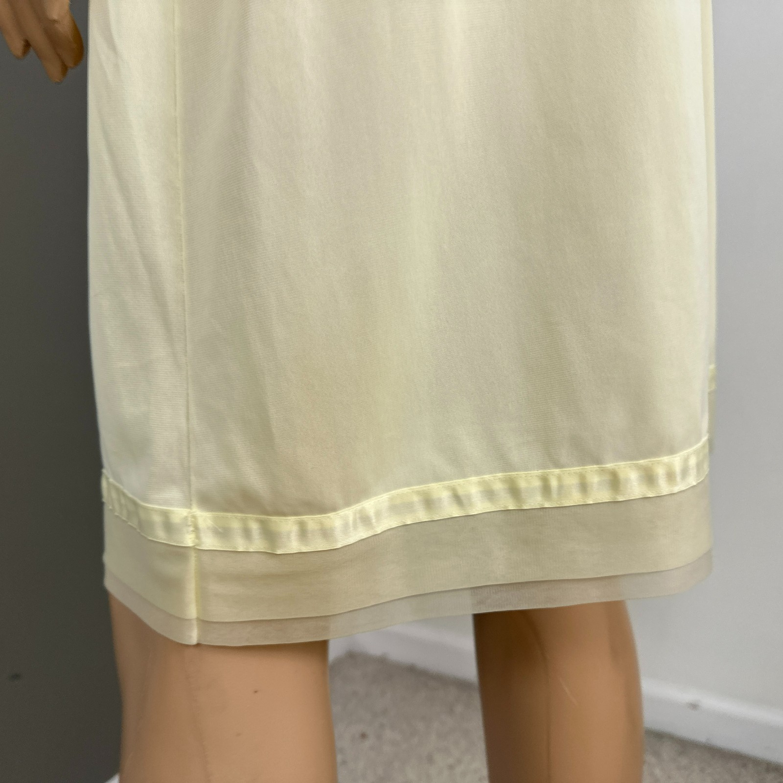 Vintage Lorraine Half Slip Large Butter Yellow Pillow Tab Applique Chiffon Hem