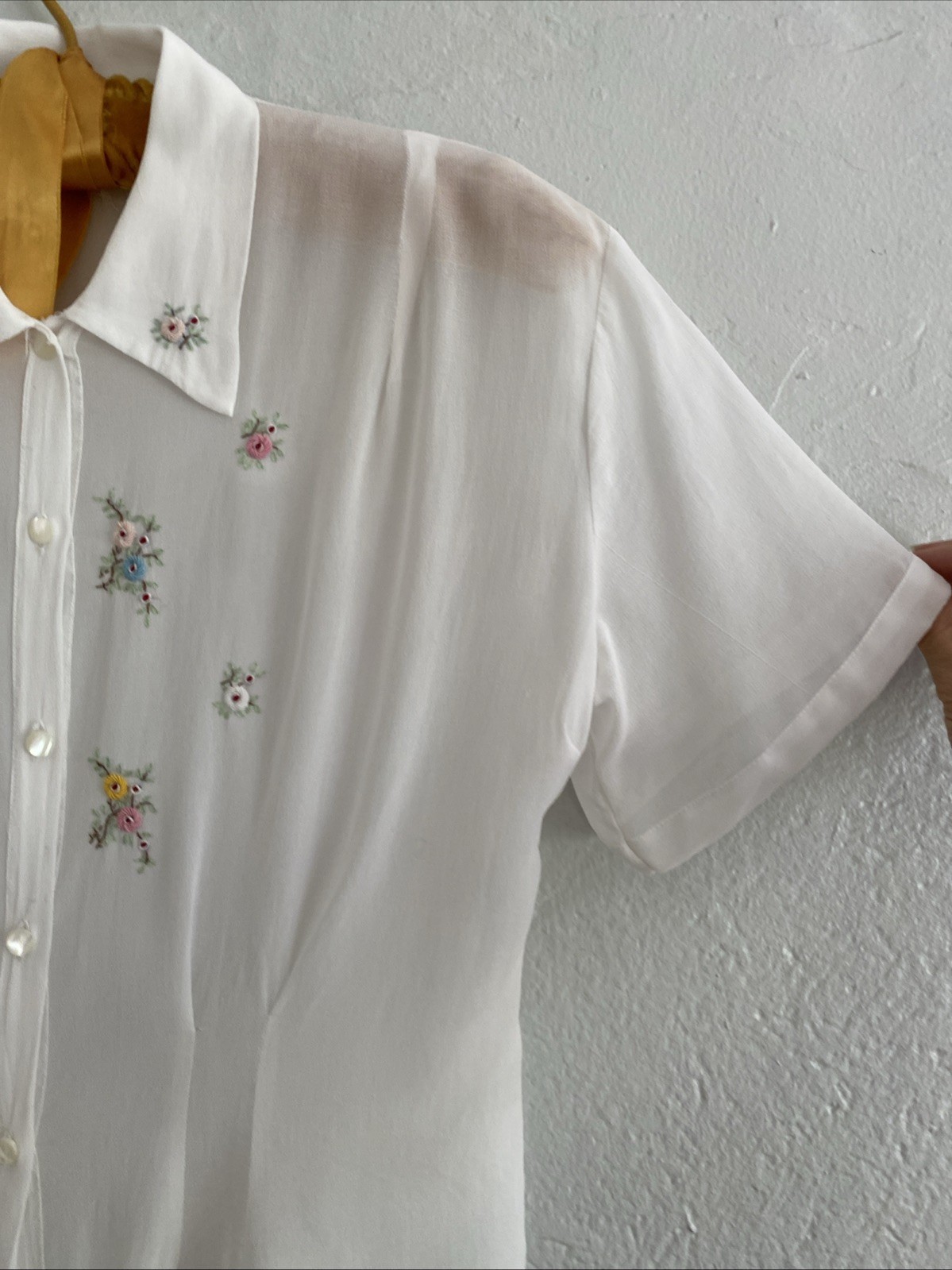 Vintage 30s 40s White Rayon Crepe Collared Blouse Floral Embroidered Top sz XS S