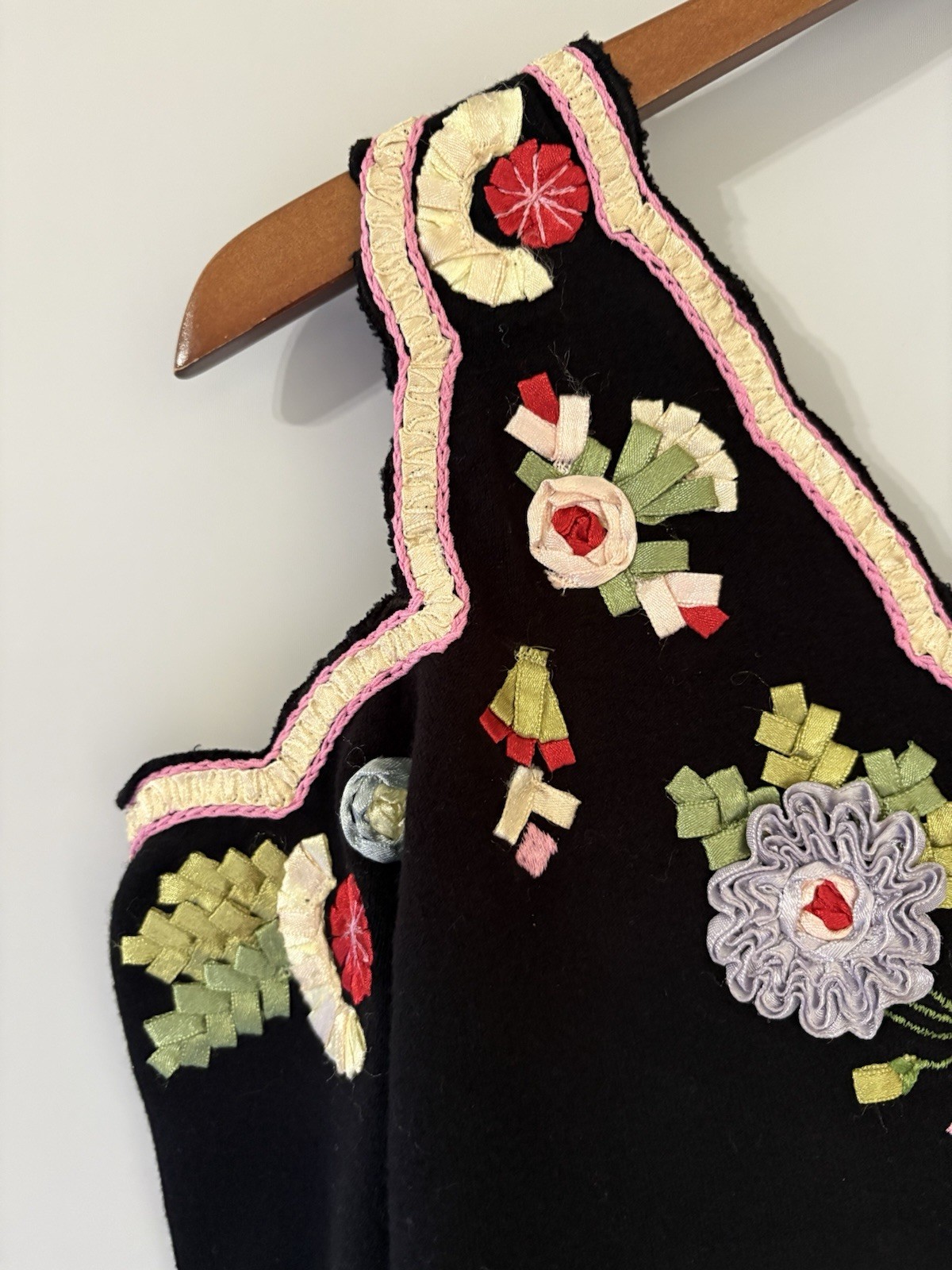 Dolce Cabo Y2K Sweater Black Embroidered Floral Cold Shoulder Women’s Large