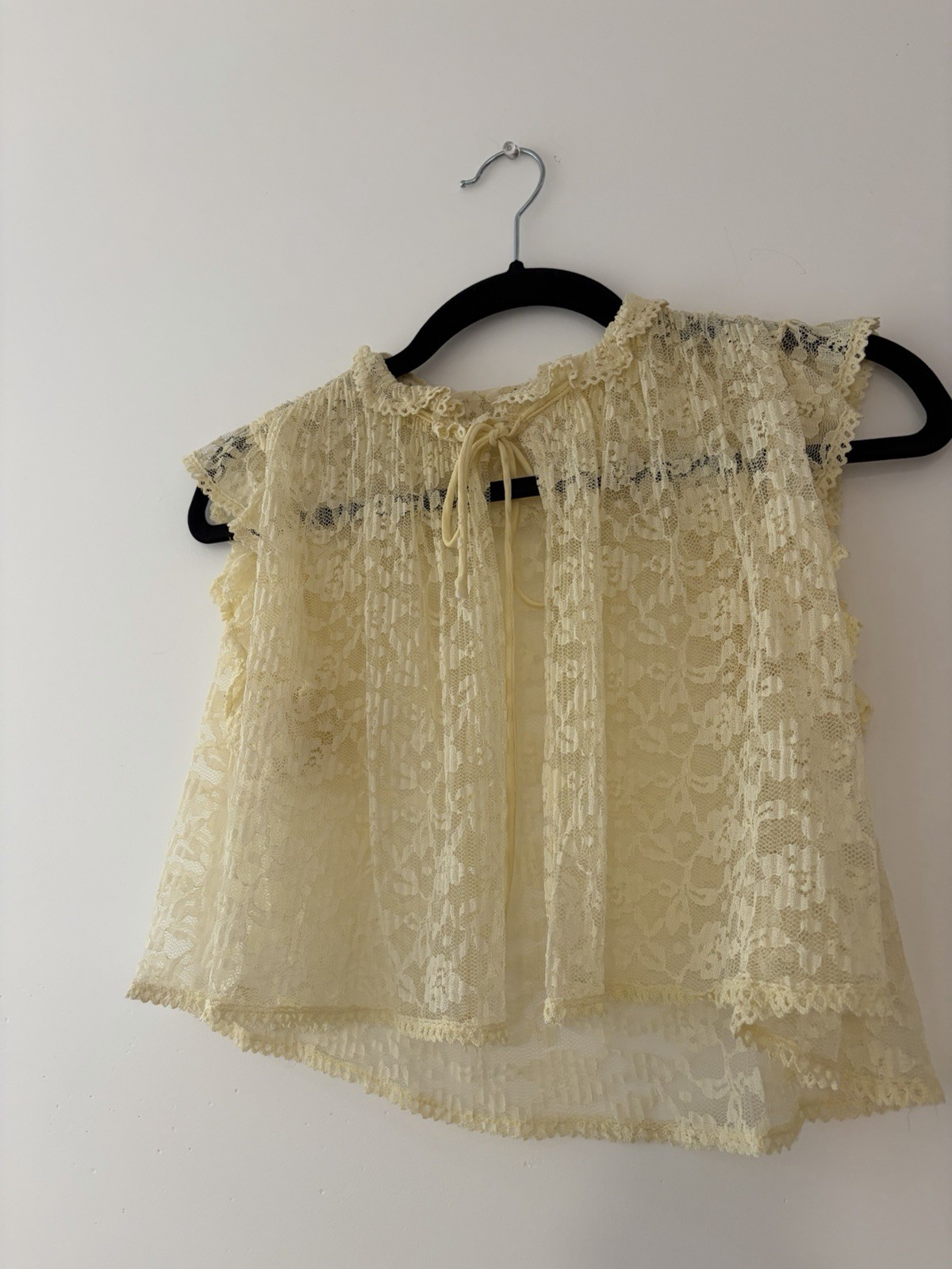Vintage 60s-70s Lacy Top Women’s Size S Short Sleeve Blouse Yellow lace Coquette