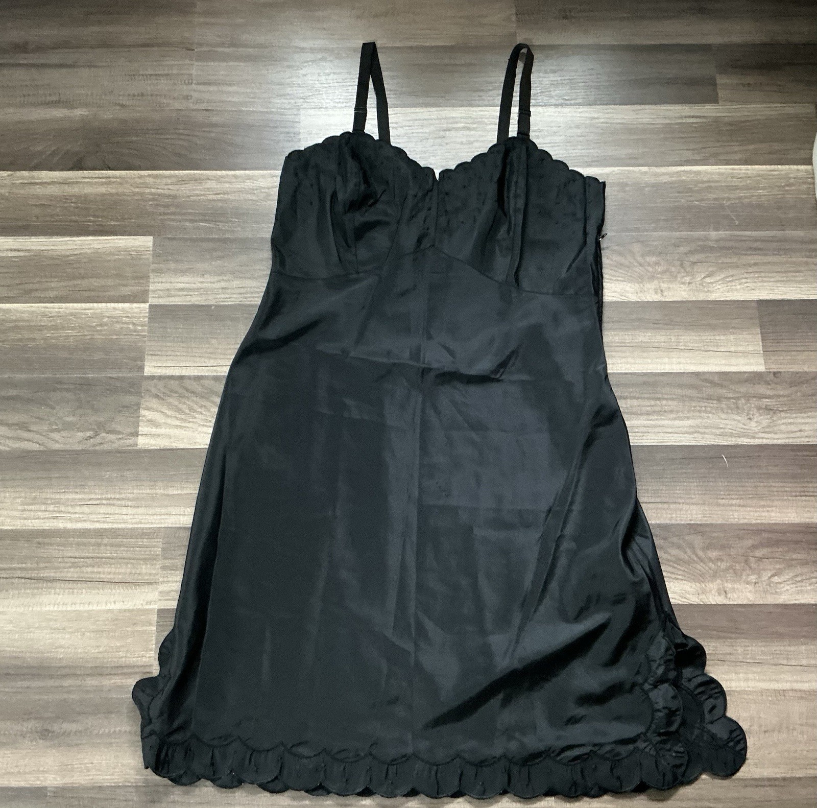VTG 70 Candie Barbizon Black Taffeta Slip Dress 18.5 M Scallops Lace Soft Grunge