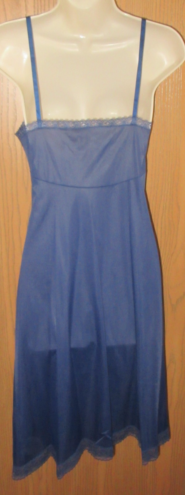 vintage size 36 VANITY FAIR MIDNIGHT BLUE mega LACE NYLON full slip NIGHTGOWN