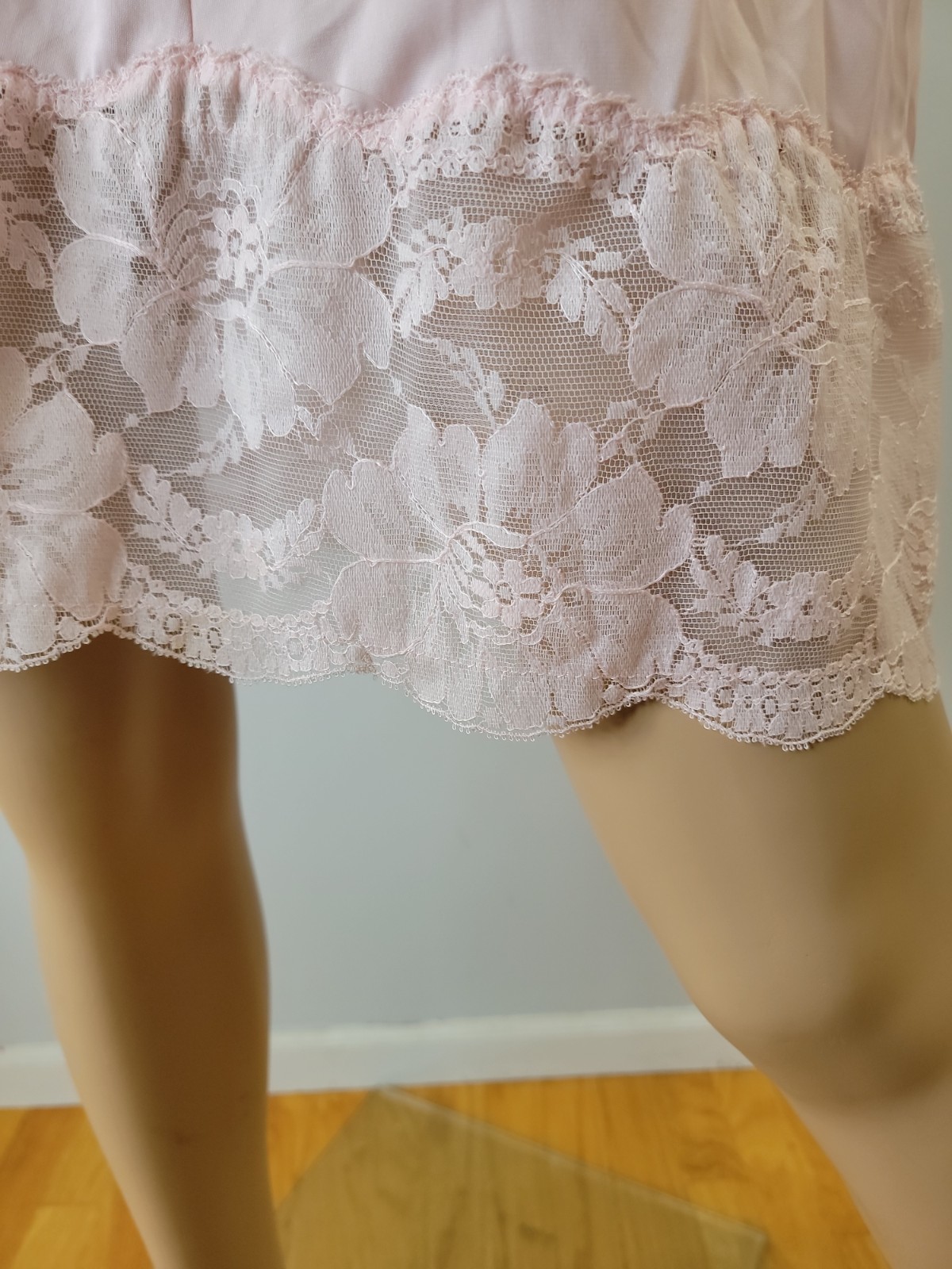 Sears All Nylon Pillowtab Pink Half Slip Lace Detail Size Med 27-29 Waist