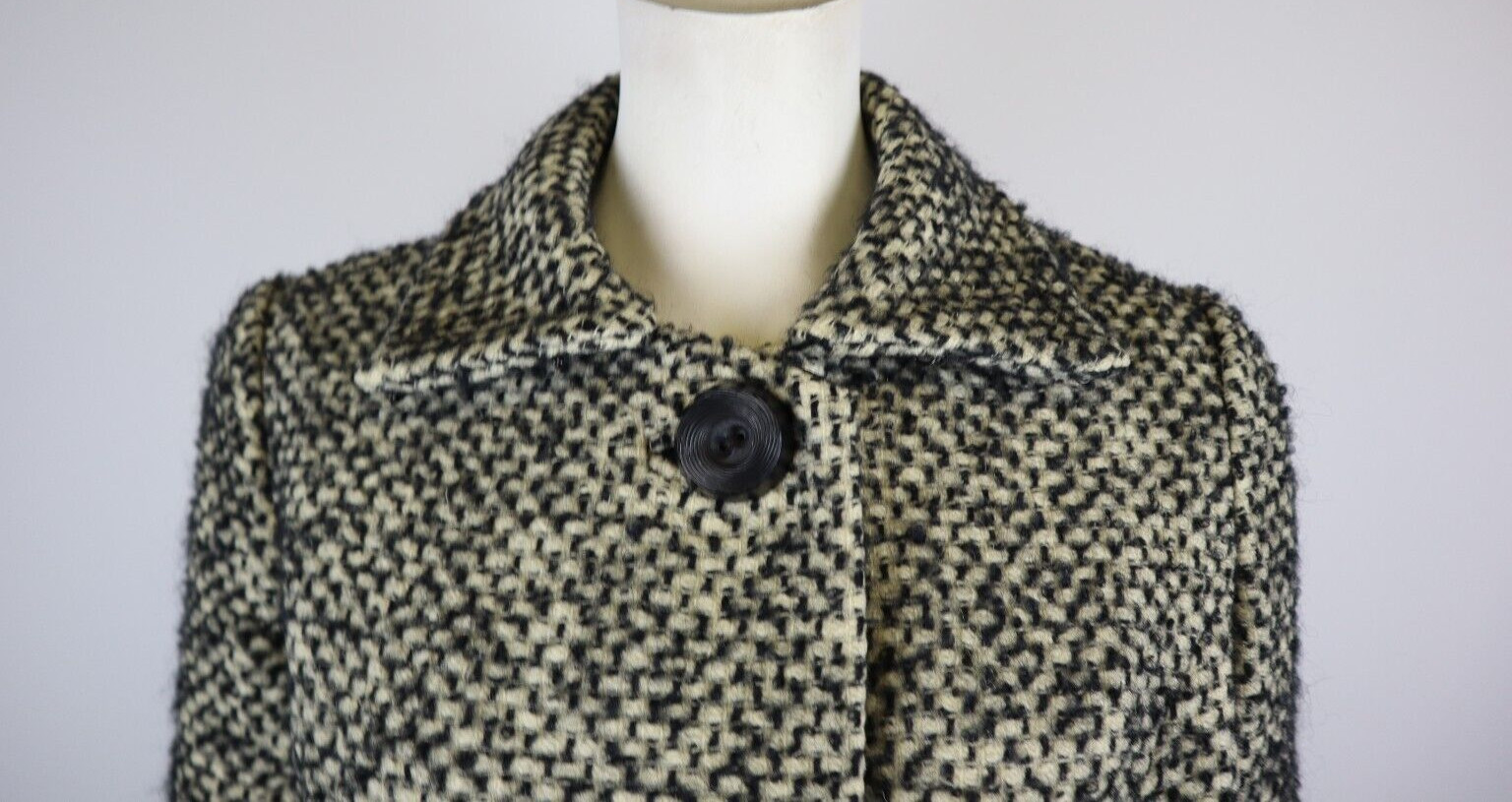 VINTAGE WOMEN’S CREAM & BLACK WOVEN WINTER COAT – CHARLES V FINE FABRICS – S