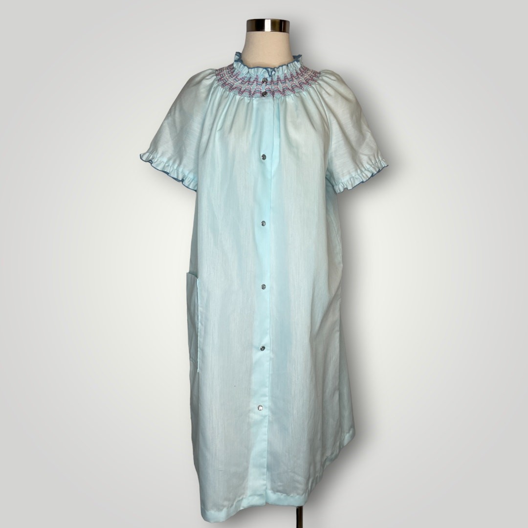 Vintage 1980s Dan-Ellen Robe Snap Light Blue Ruching Housecoat Short Sleeved L