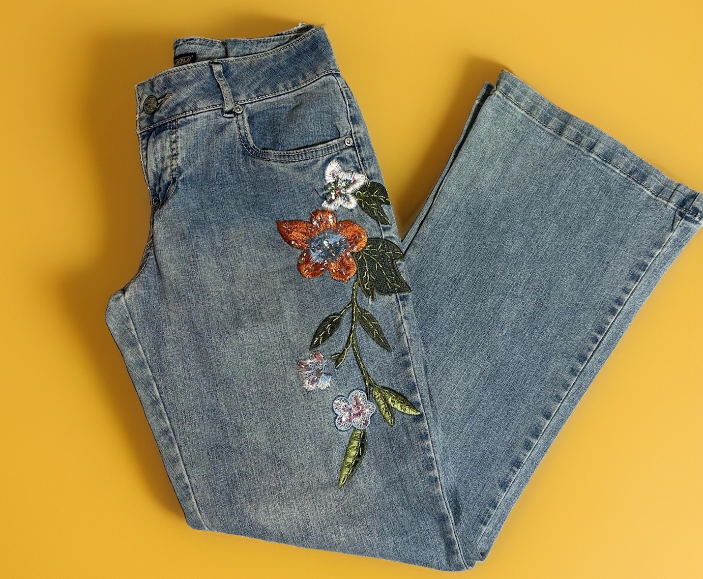 JouJou Y2K Jeans Women Floral Embroidered Sequin Flared Sz 9/10 RARE FIND!! ✨