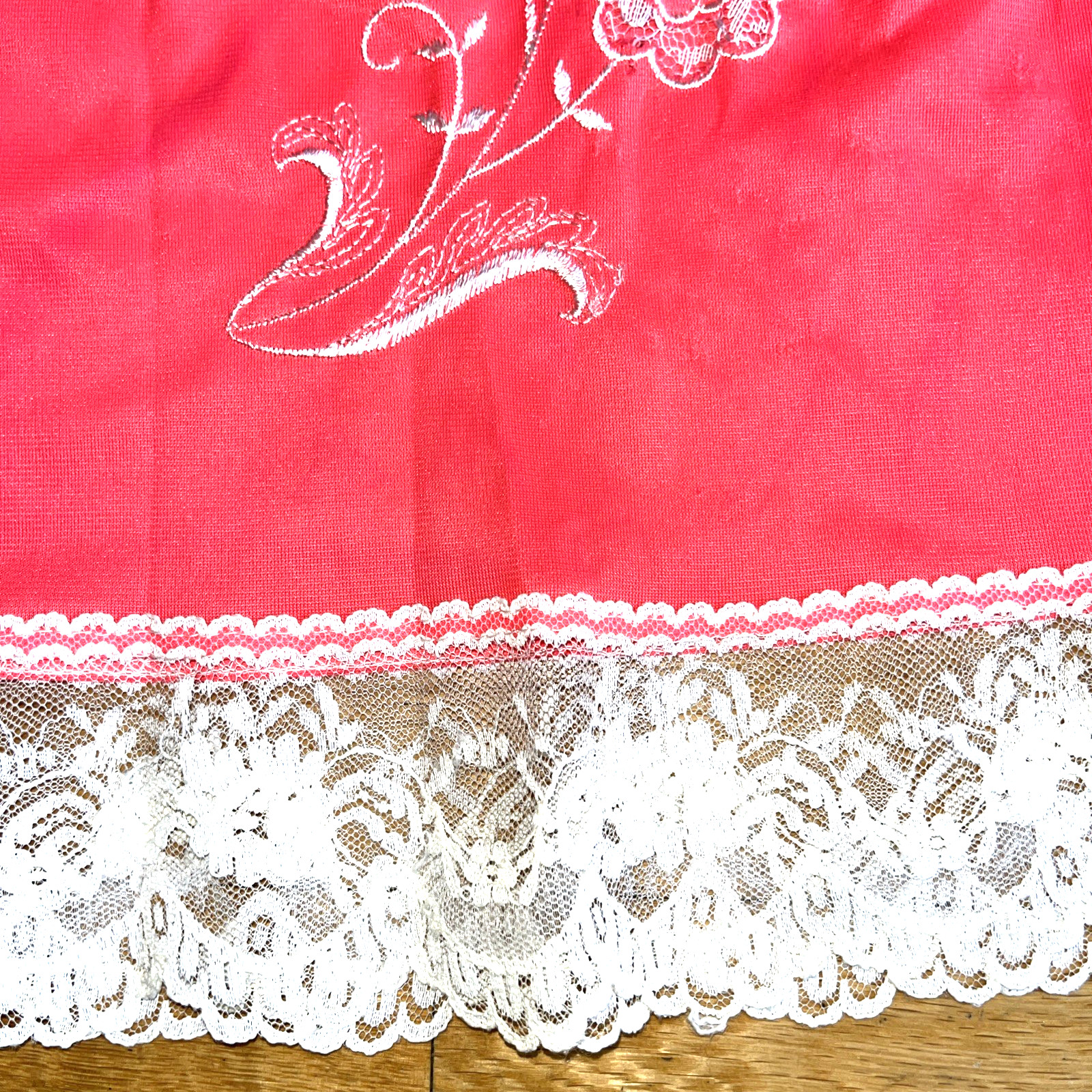 Vintage 90s Rococo Lingerie Coral Lace Nylon Slip Canada Women’s M