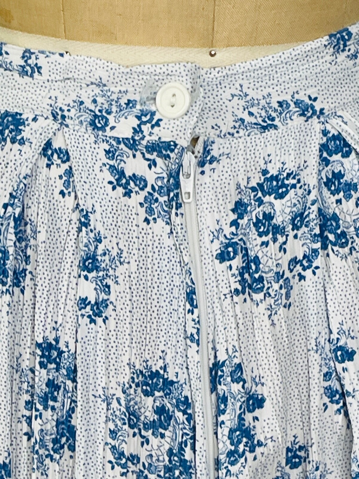 VTG 80’S FULL PLEATED PRAIRIE COTTAGECORE BLUE&WHITE TOILE RAYON MIDI SKIRT*XS
