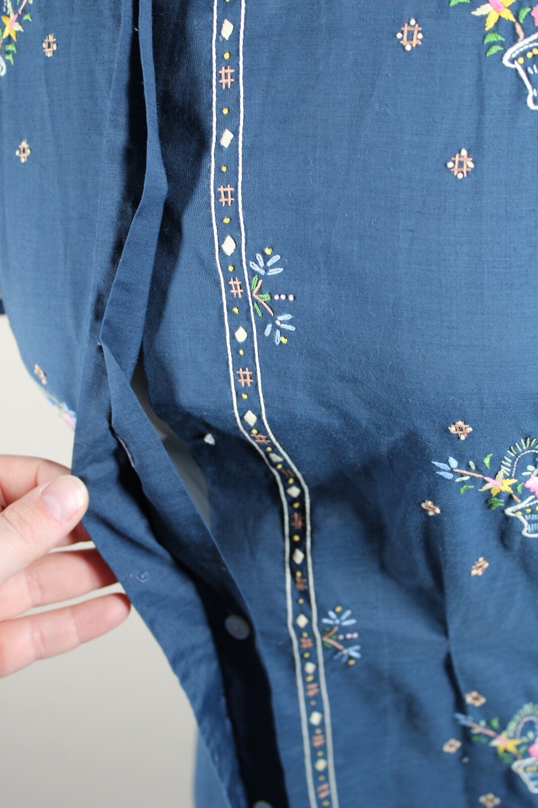 Vtg Peacock M Chinese Blue Embroidered Floral Bouquet Basket Short Sleeve Top