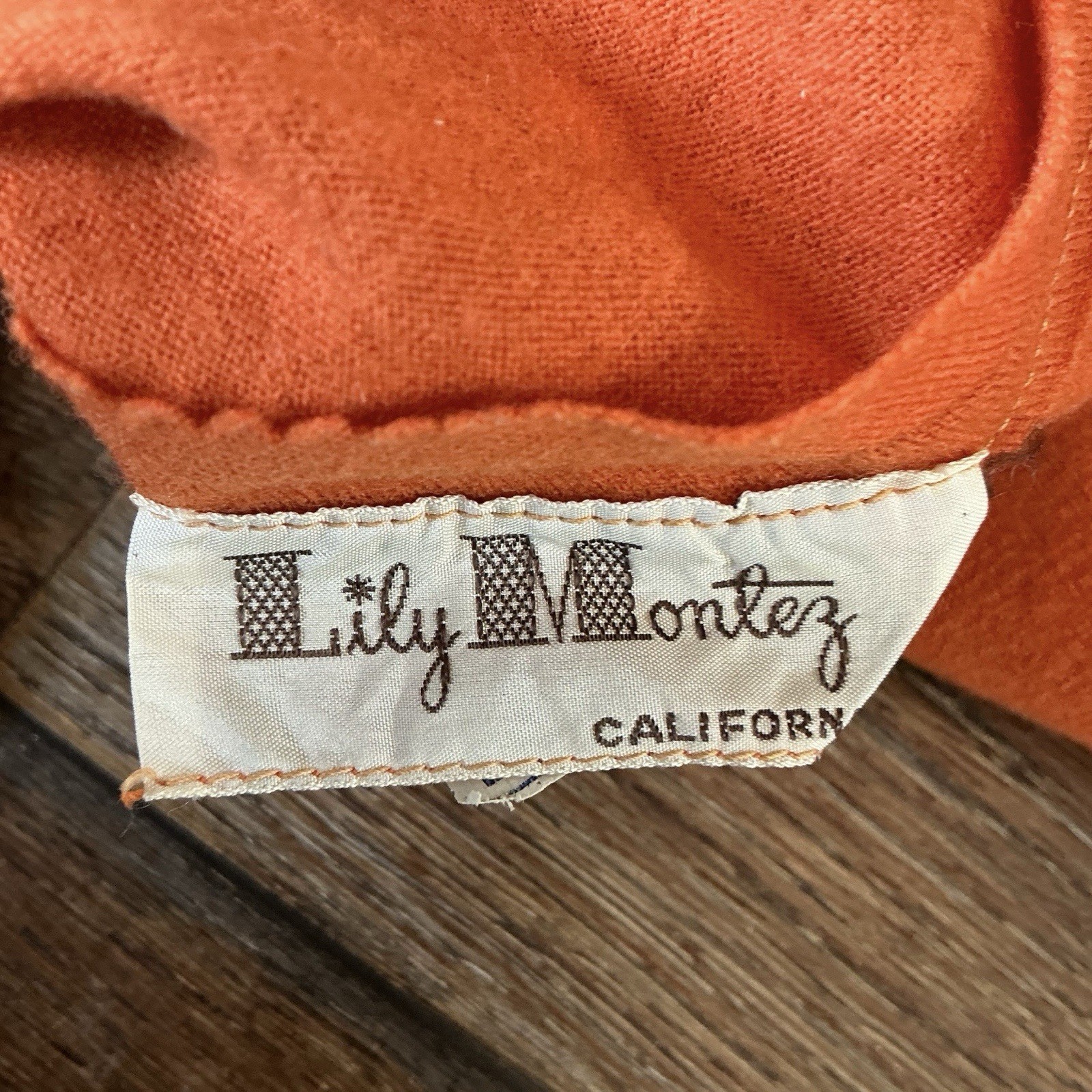 60s VINTAGE Lily Montez California Orange Knit top Tie Neck Size 10 Womens #19D4
