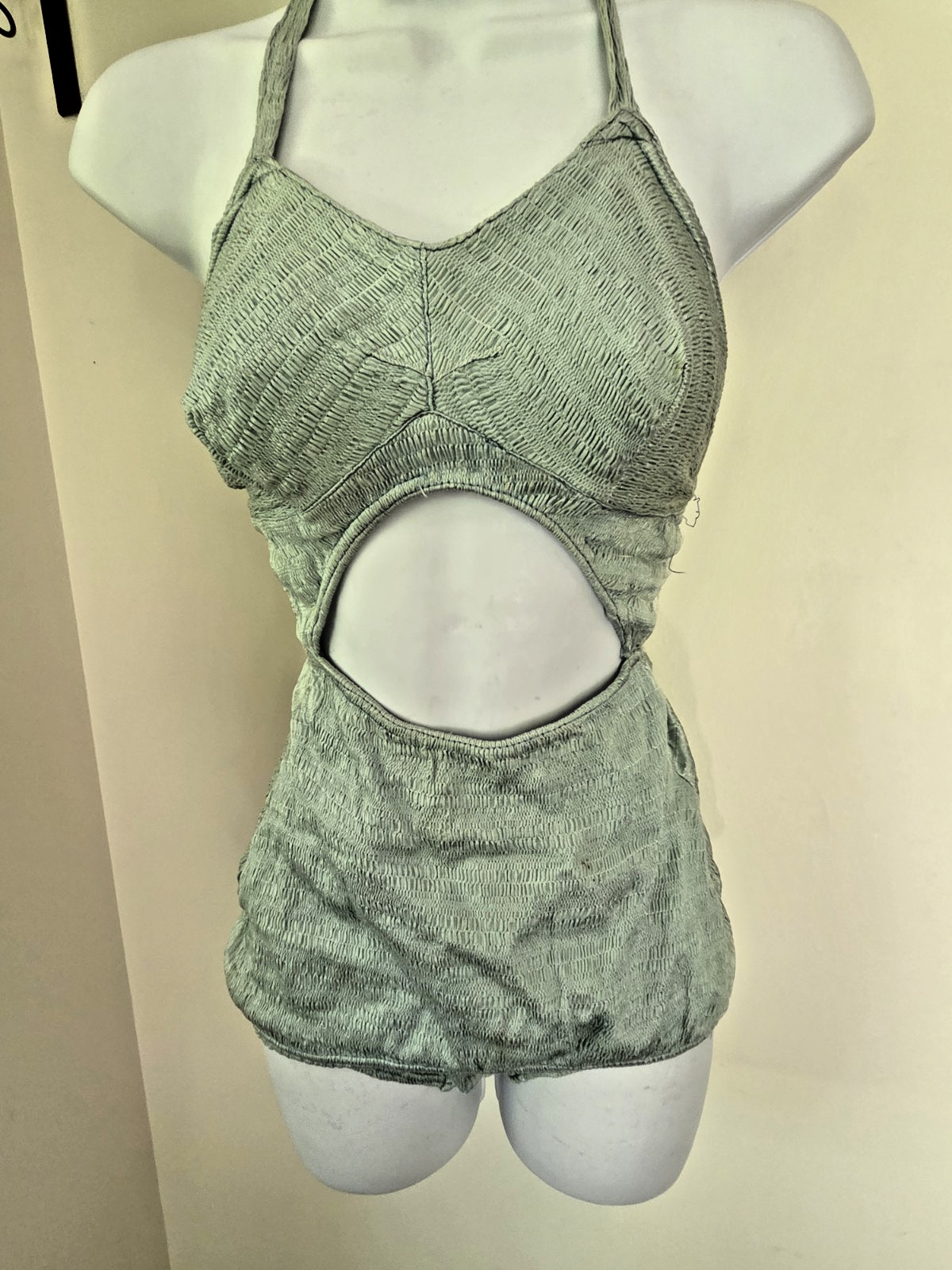 VTG 1940’s LASTEX SWIMSUIT Romper w/Cut Out Tummy Halter SMOCKING Satin BLUE Sm
