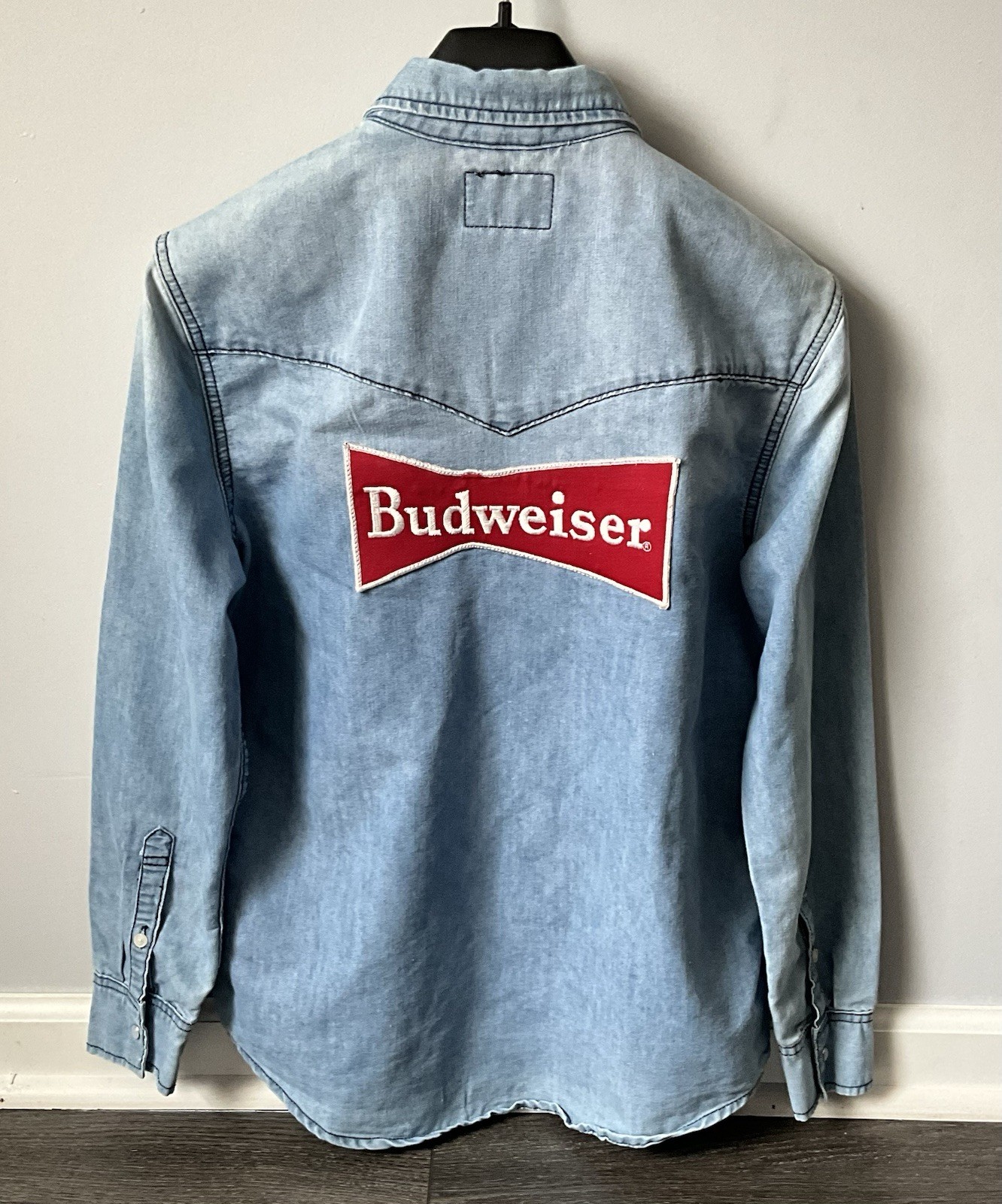 VTG-EarL Jean”Budweiser-unisex Long Sleeve Shirt, Light Blue Size L