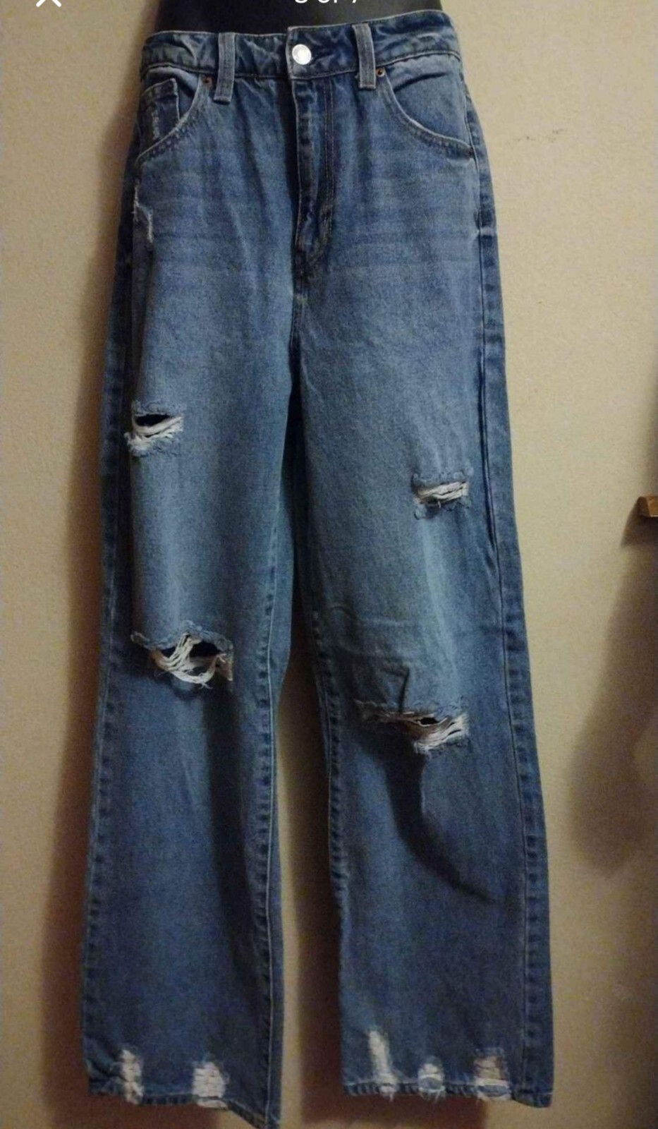 Woman’s Size 7 Vanilla Star 90’s Skater Ripped Denim Jeans