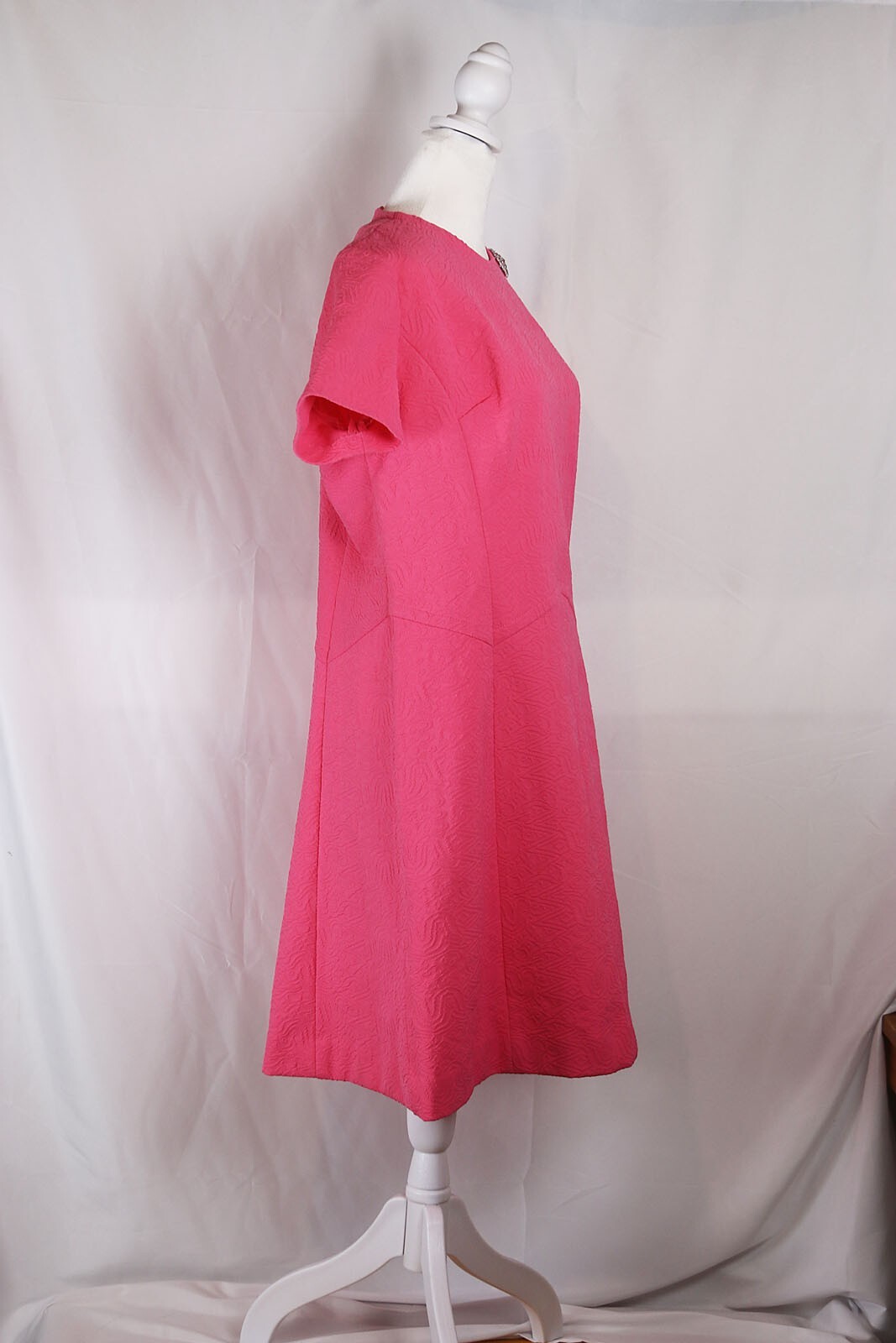 NOS w/Tags 1960’s Vintage Lorac Original Bright Pink Dress Sz 16.5 with Brooch