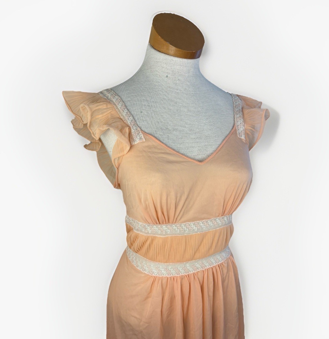 Vtg 50s Luxite Long NIGHTGOWN Gown Lace Flutter Sleeves Peach Ivory Lace Mesh 34