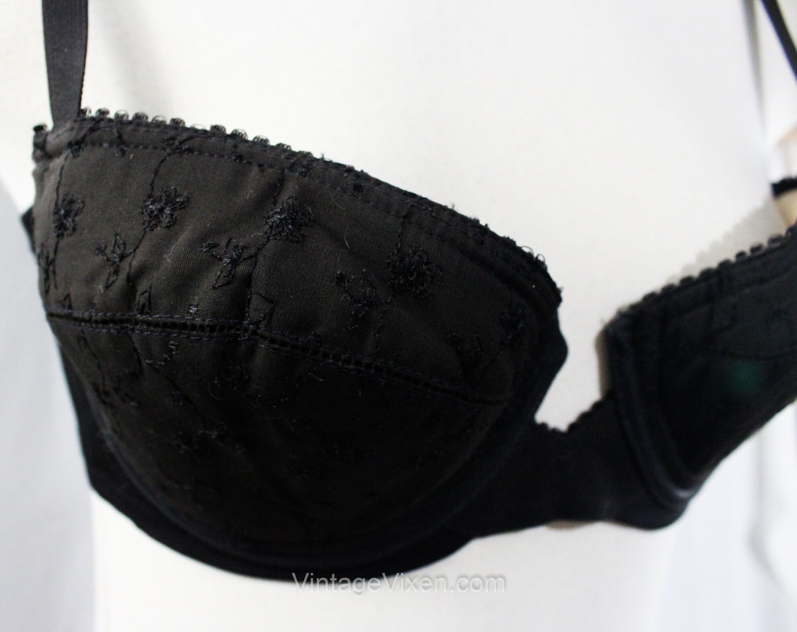 1960s Black Bra – Bond Girl Sexy Pin-Up – 36A Demi Cup Plunge Underwire Bra NOS