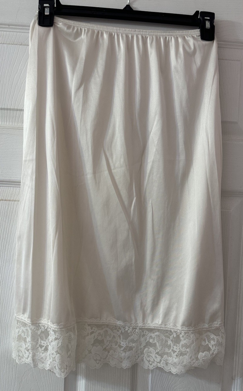 Vintage Vassarette Ivory Half Slip Size Large Satin Finish Lace Trim 100% Nylon