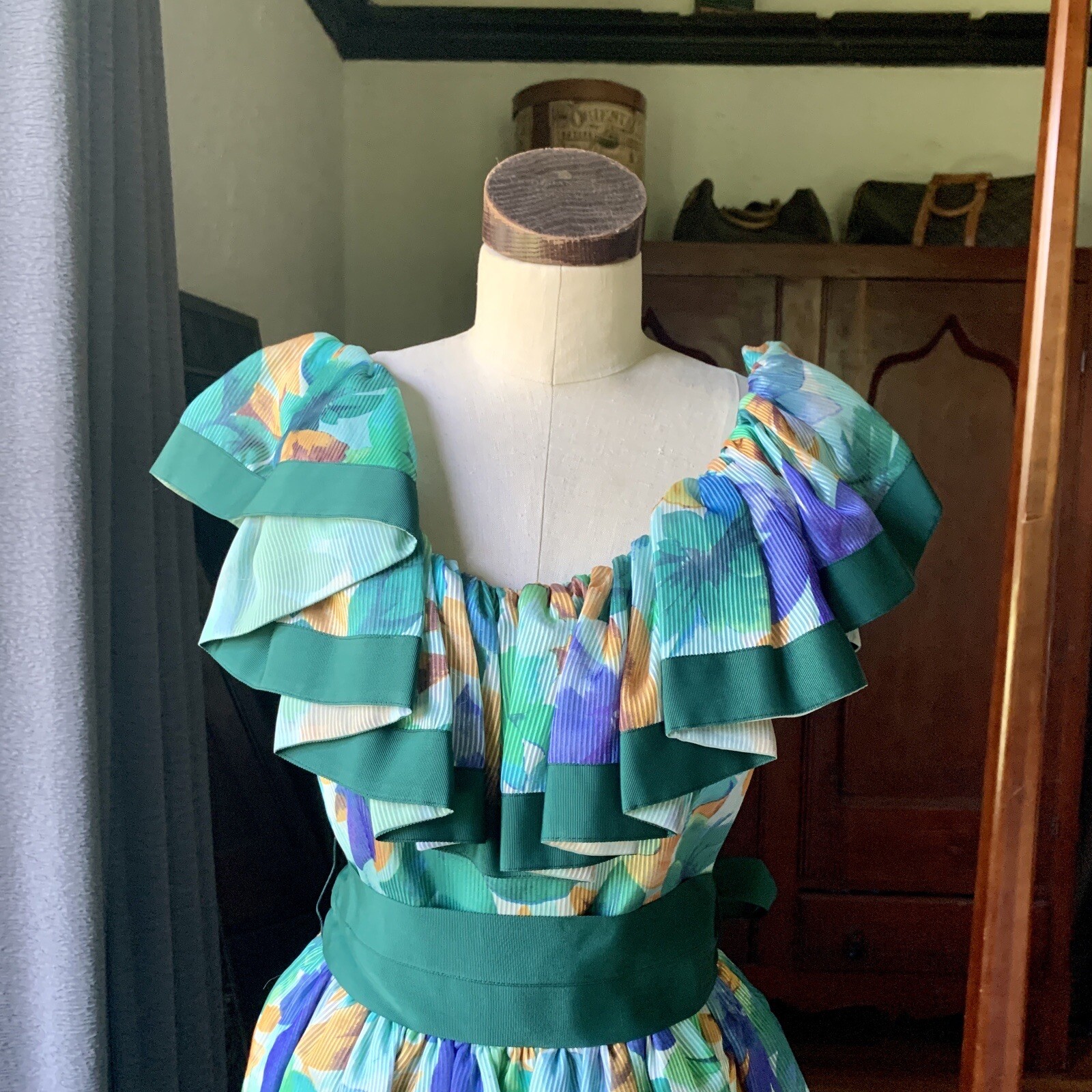 Vintage WILLIAM PEARSON Designer Floral Green Dress Ribbon Ruffle Off Shoulder 8