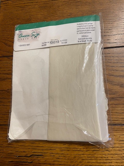 Queen Size Panty Hose Ivory Color Style 289 – 3X-4X (5’5″-6’0″ 175-255 lbs.) NEW