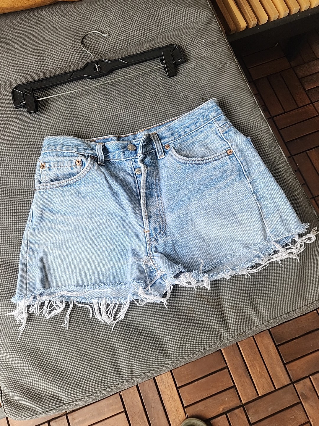 vintage levis cut-offs denim jean shorts button fly 501 cut off 80’s 28″ w