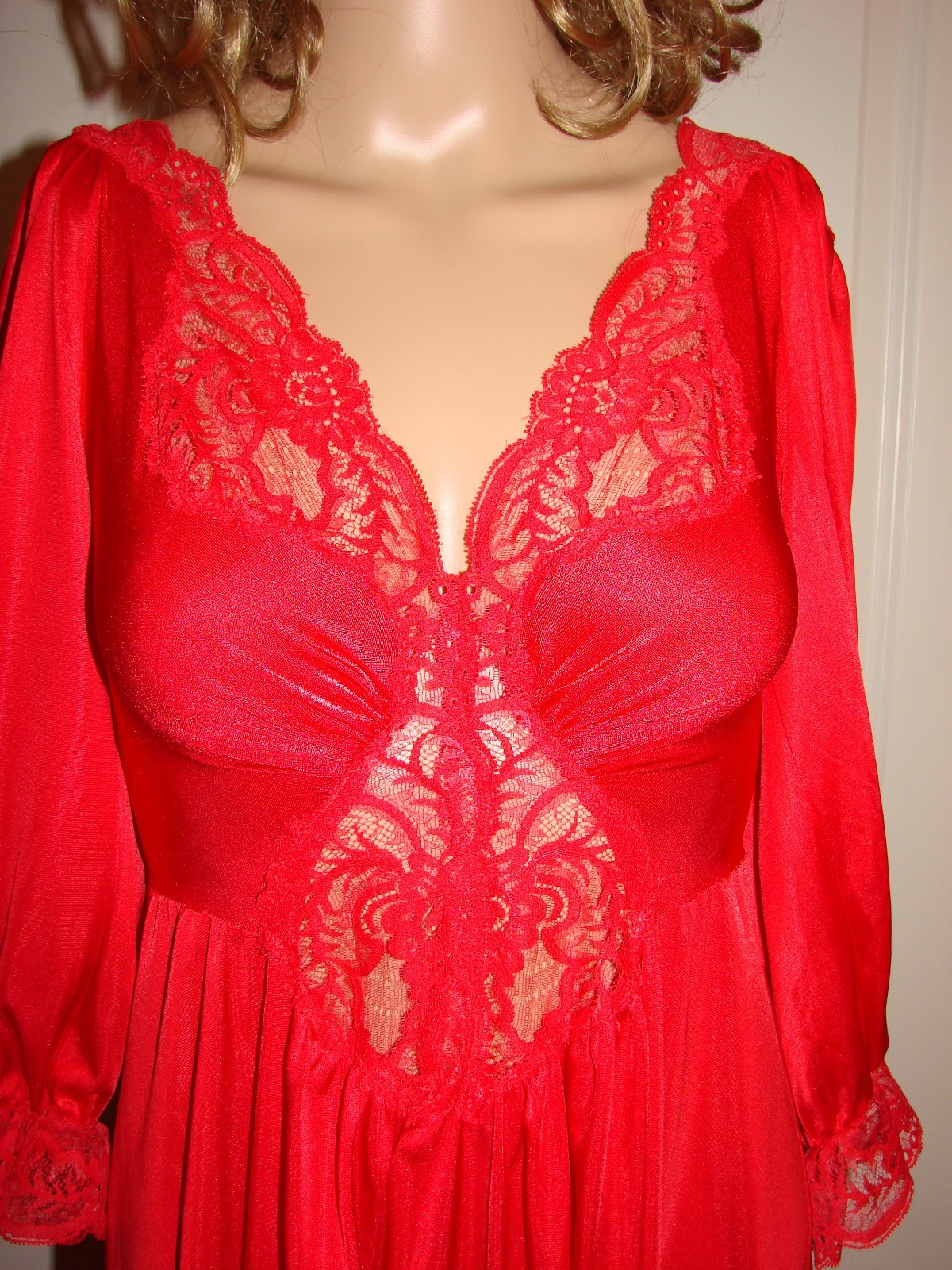 Vintage Red Olga Full Sweep Nightgown Lace Bodice 3/4 Sleeves 92350 Sz Medium