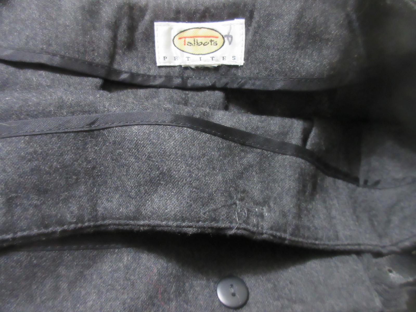 Talbots 100% Wool Women’s Skirt Charcoal Gray Pleats Buckle Straps Wrap Around