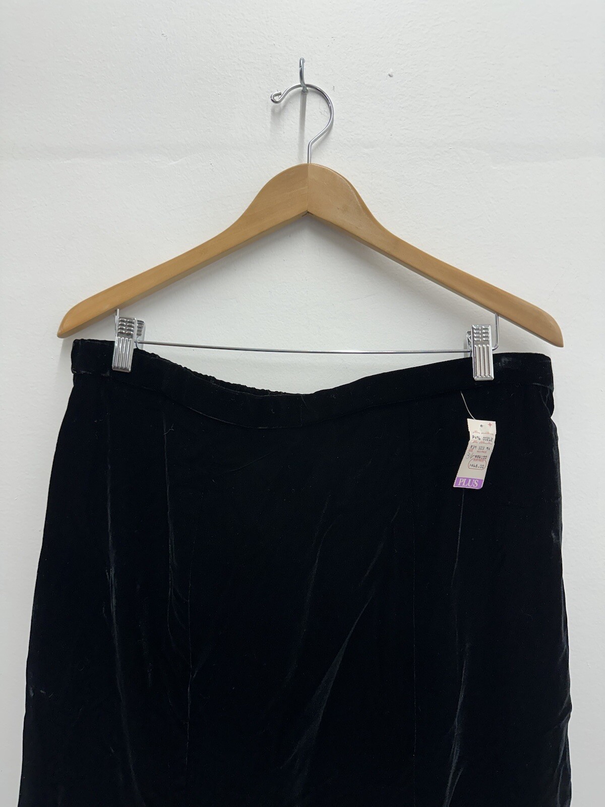 Nwt VTG 80s JOHN’S GIRL COLLECTABLES Black Velvet-Like Skirt Size 36 / 22W