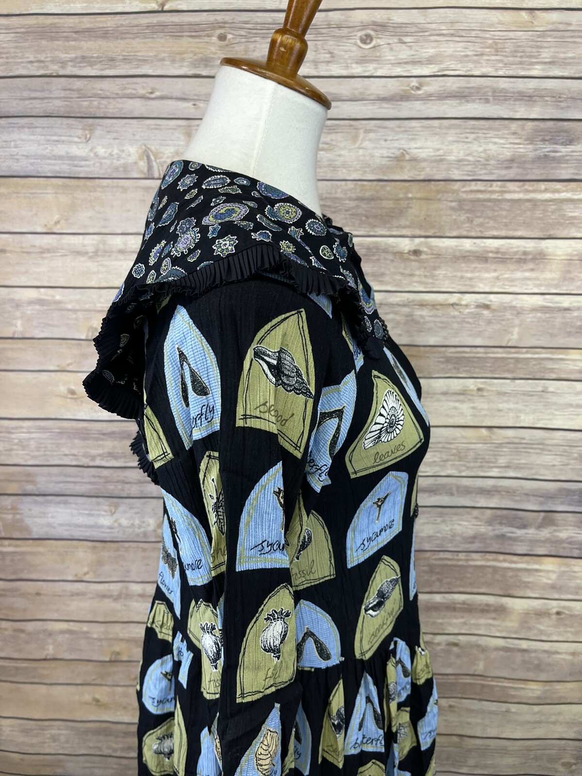Rococo Vintage Size 8 Dress Button Front Novelty Print Black Blue Plant Seashell