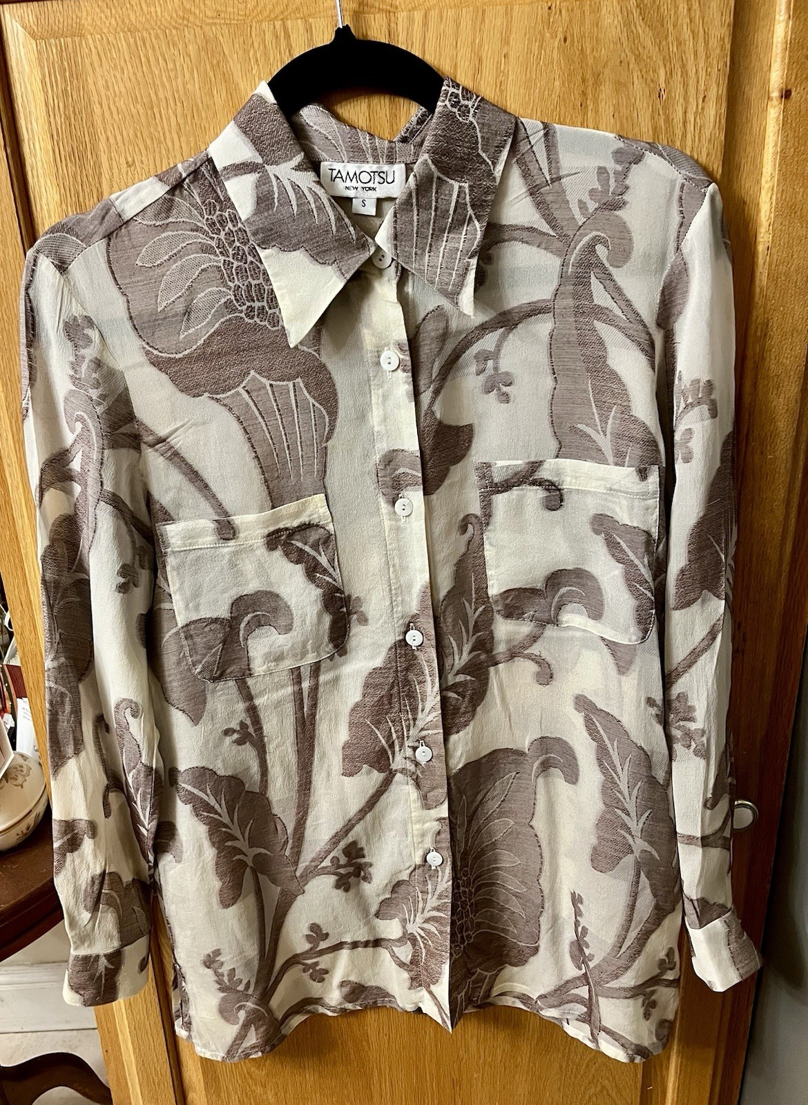 Tamotsu NY Vintage Silk Blouse- Rare Find, Floral Print Size small, Very Good !