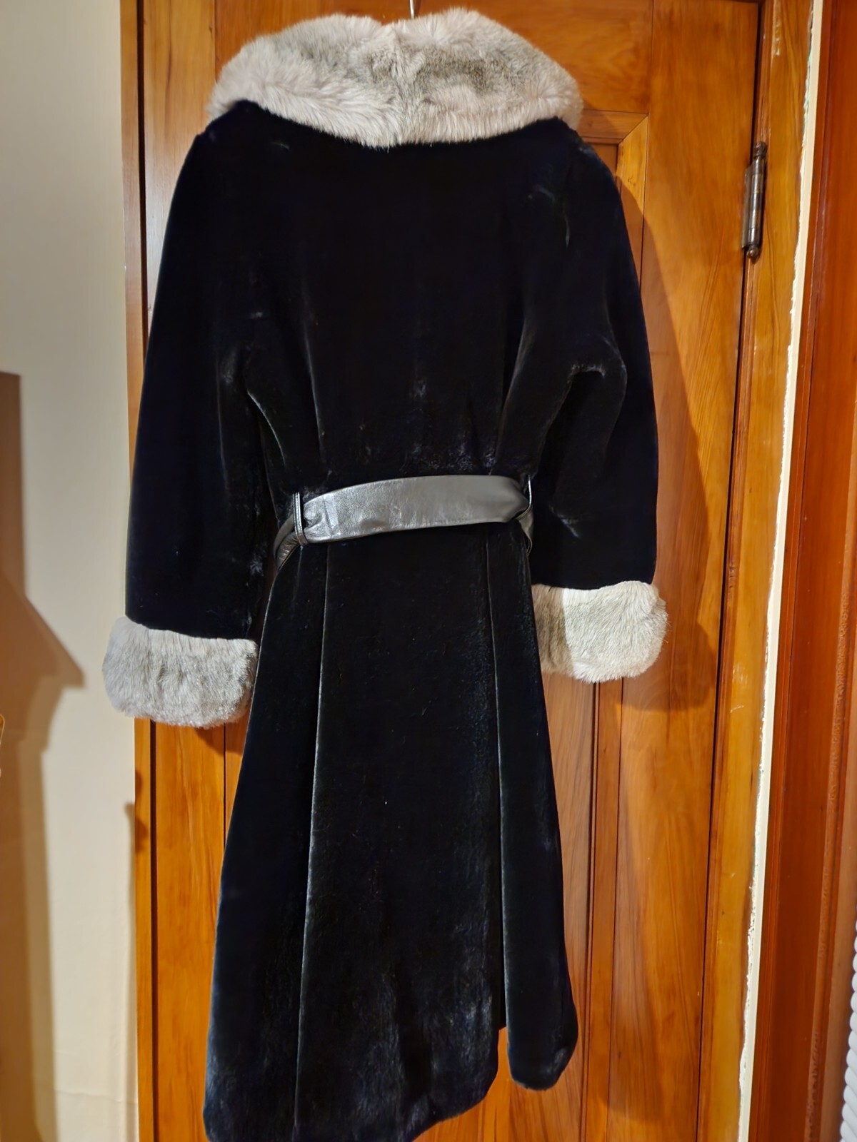 Vintage Fauz Fur Russel Taylor Borganza Women’s Waiers Wear