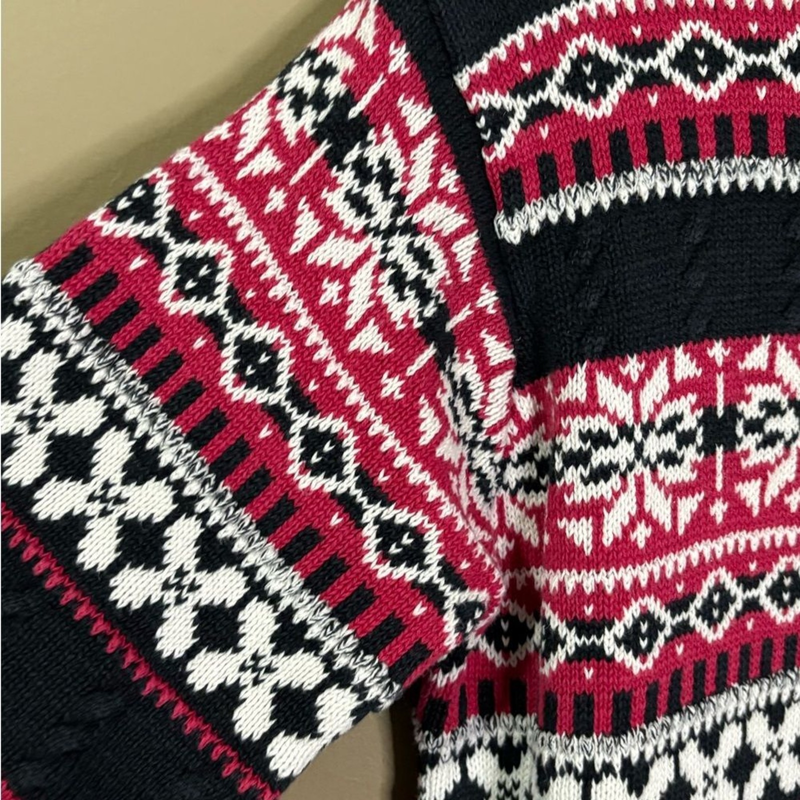Vintage Studio Works Mock Neck Holiday Winter Sweater medium Red Black White