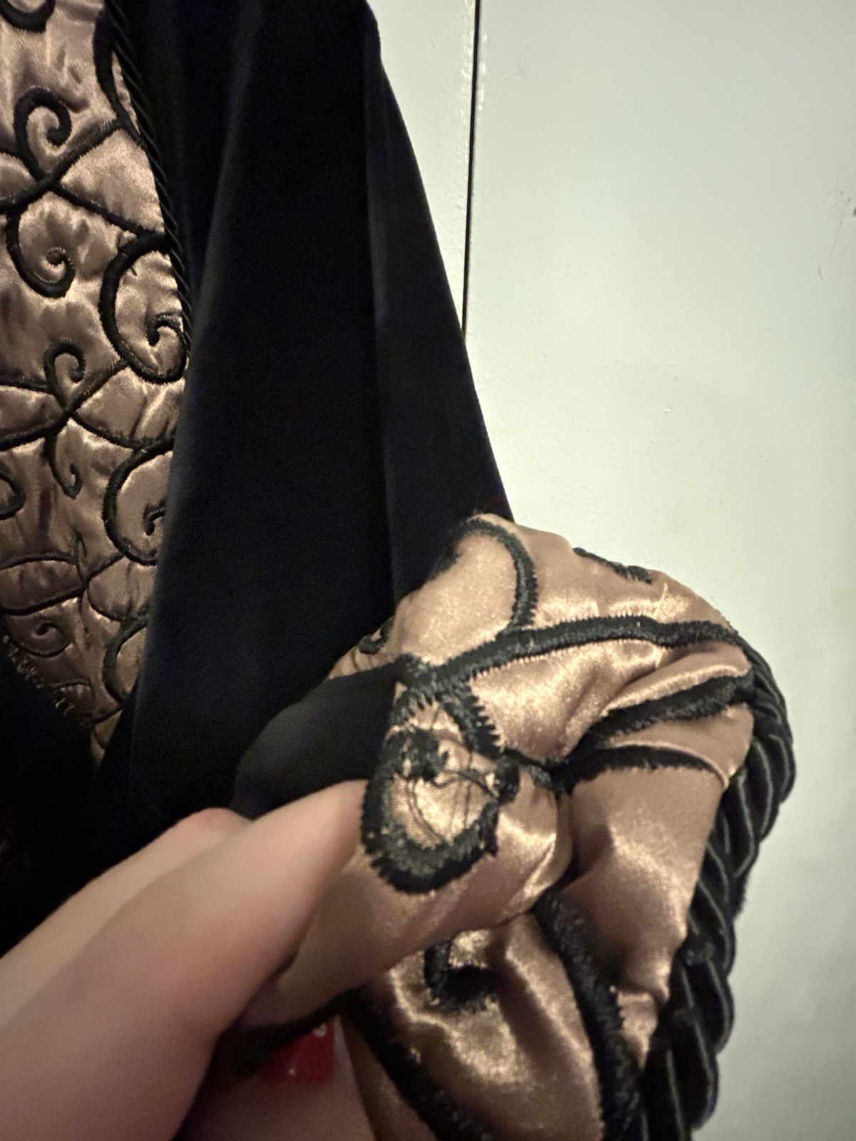 Saks Fifth Avenue Diamond Tea Vintage Black Velour Women’s Embroidered Robe