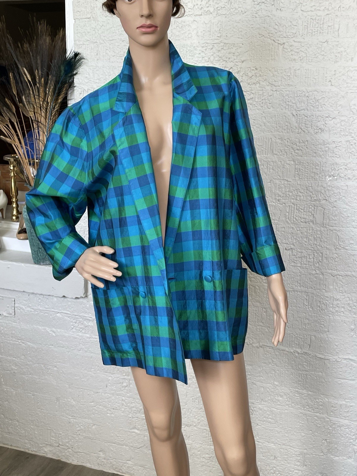 Vintage 1980 100% Silk LORENZO plaid blazer featuring a green and blue check 40