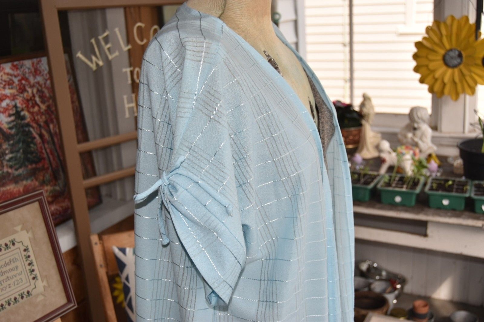 Vintage 1970s Robe Side Slits Tied Short Sleeves Blue In-Lay Pattern Size Medium