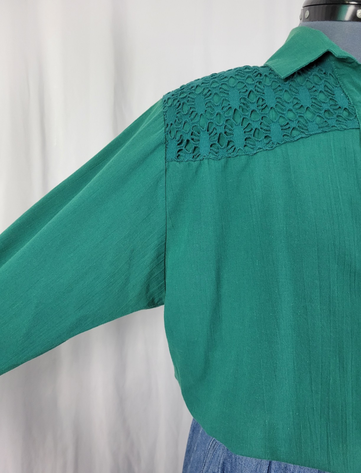 Vintage Tapestry Green Button Down Shirt w Lace Accented Yoke & Pocket Size PM