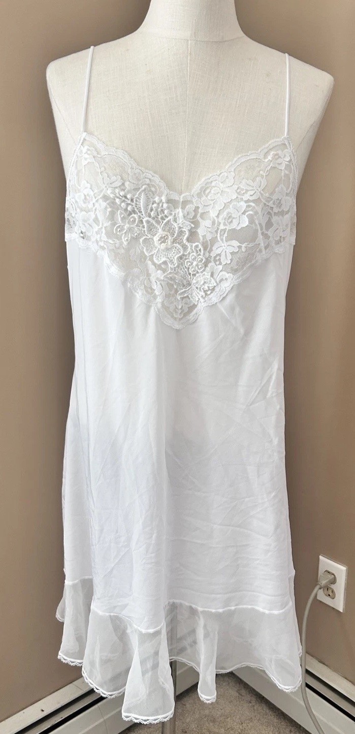 Vintage LUCIE Ann II White Lingerie Set Sz L Nightgown & Robe Short