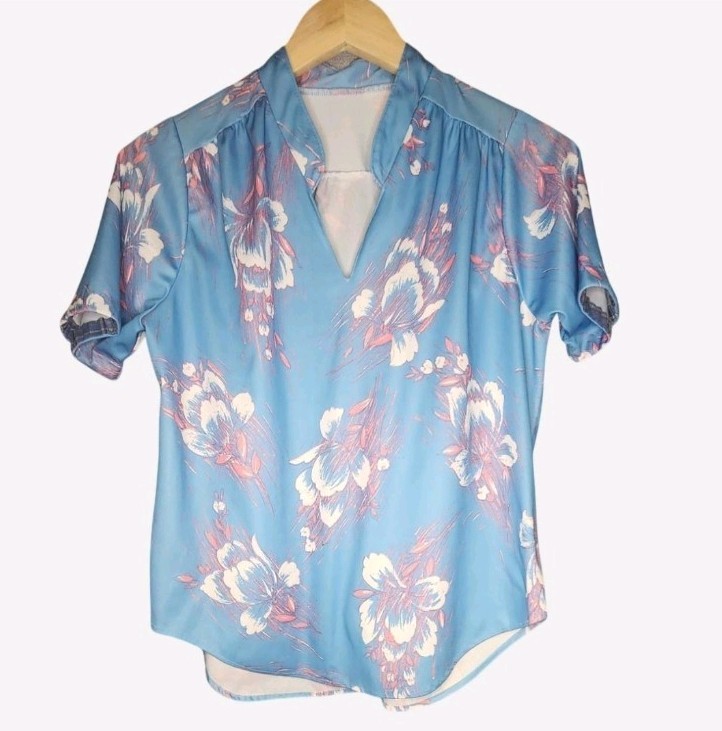 Vintage 70s Polyester Pastel Blue and Pink V-Neck Short Sleeve Blouse Sz S