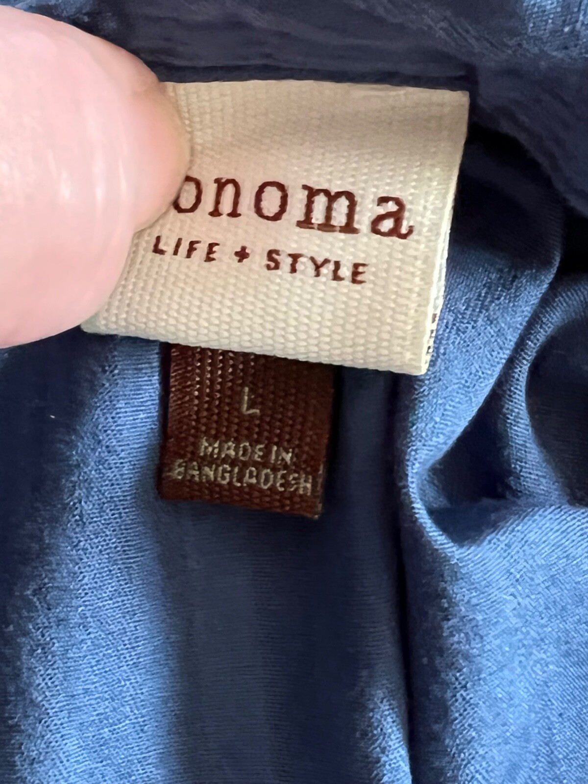 D05—Sonoma vintage 90’s Womens button up,vneck,fitted top SZ L