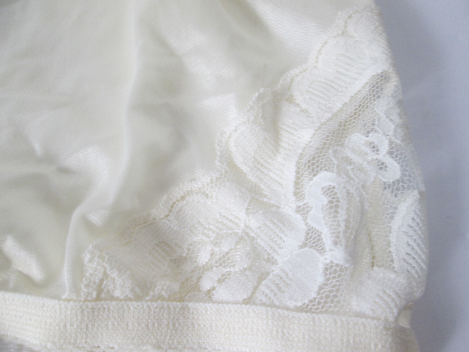 Vanity Fair Perfectly Yours Ivory Lace Panel Brief Silky High Waist Panty Sz 10