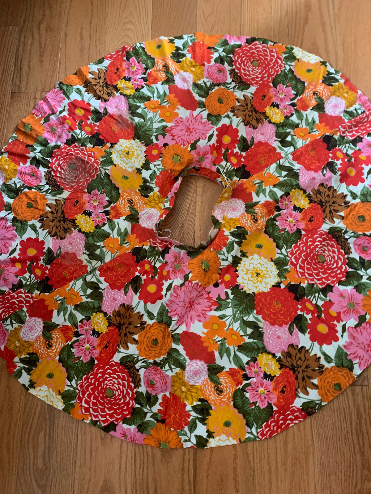 Vintage 1960’s Red Pink Floral Full Circle Skirt – 22″ X 19 1/2″ Saks Fifth Ave