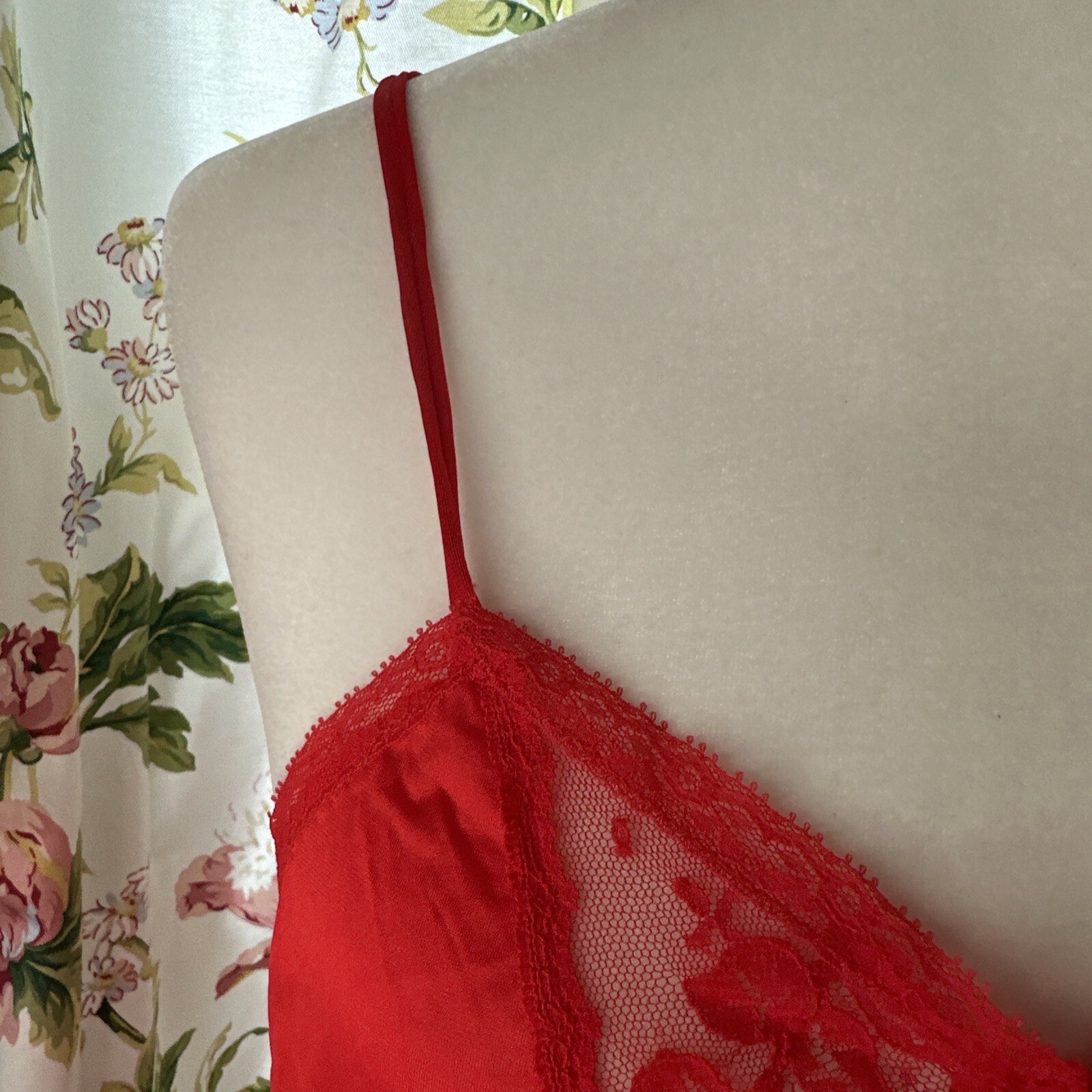 Vtg Pandora Lingerie By Chic Lace Camisole Red Open front Large Ruffle Bottom