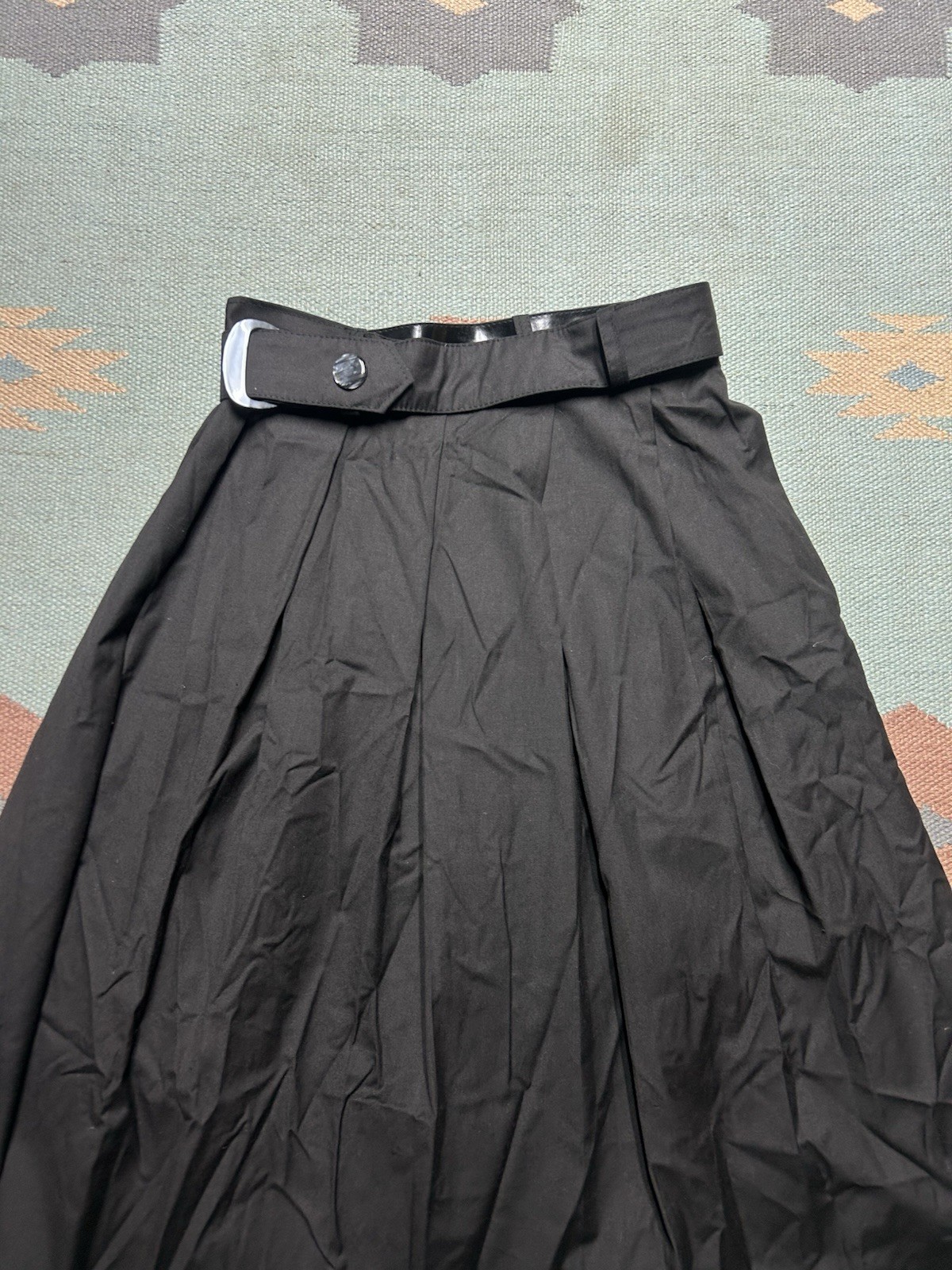 Vintage 1950s pleated knee length skirt side zip black cotton women’s 24”