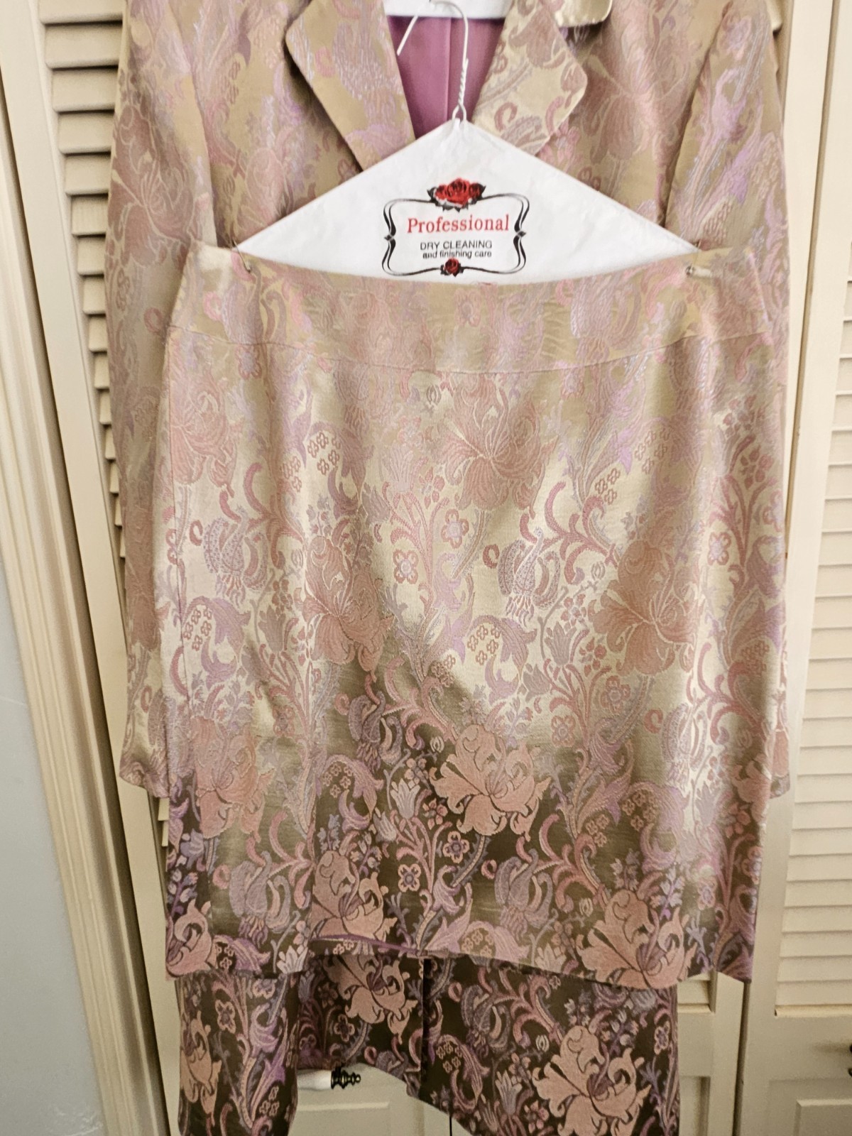 Vintage Nipon Boutique Petite pink jacquard/brocade skirt suit featuring