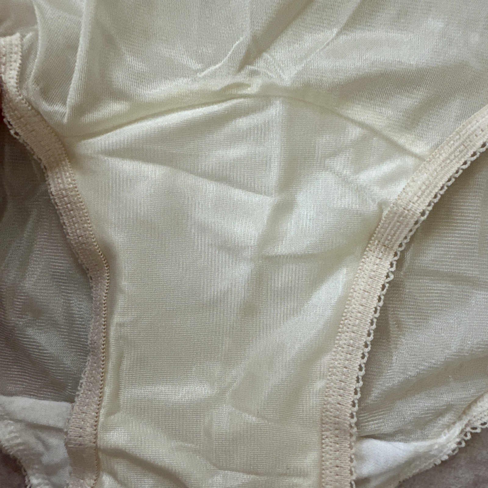 NWT Vintage Vanity Fair Panties Nylon Nouveau 8 XL Inside Tag Candle Glow Cream