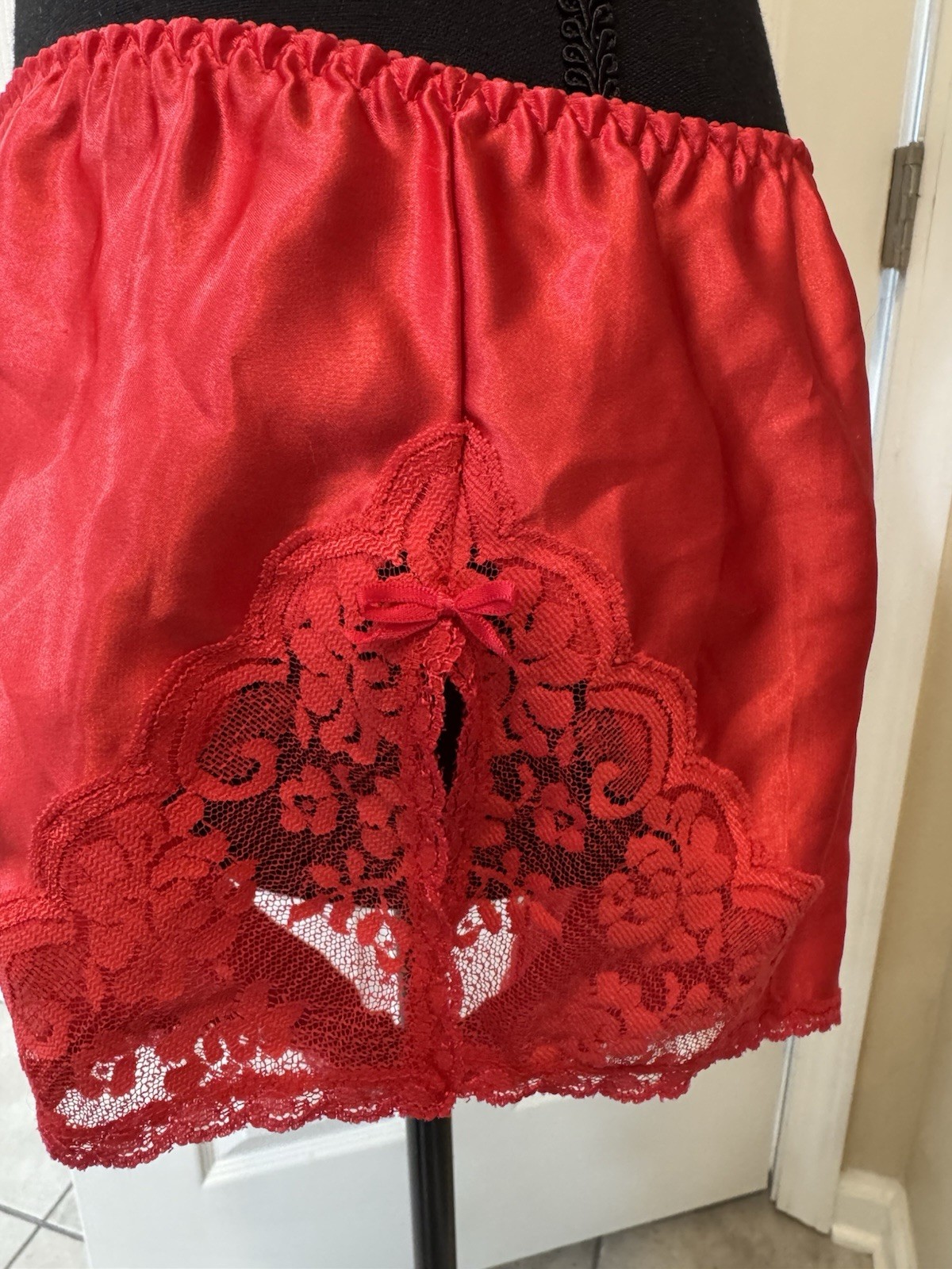 Maidenform Satin Chantilly Lace Set Camisole Shorts Red Vintage Size 7 38