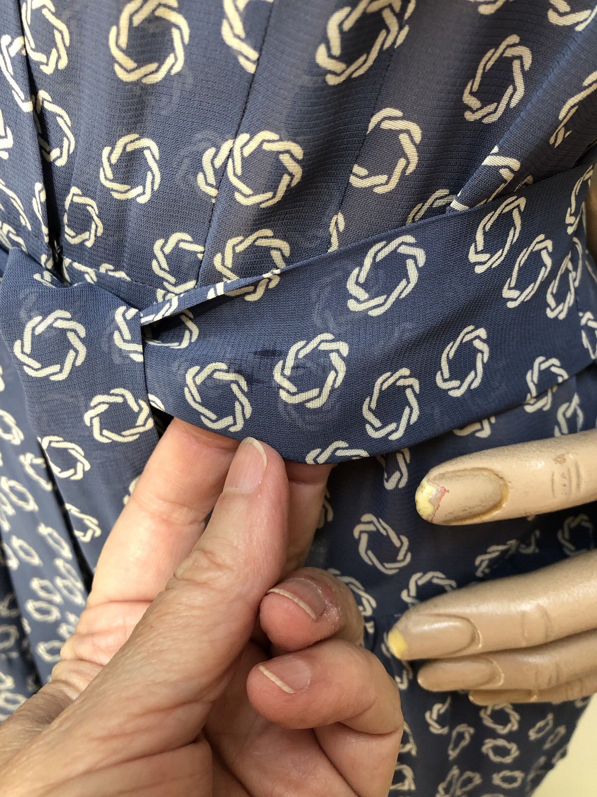VTG 1940s Sheer RAYON Novelty CHAIN PRINT Wedgwood Blue SURPLICE WRAP DRESS