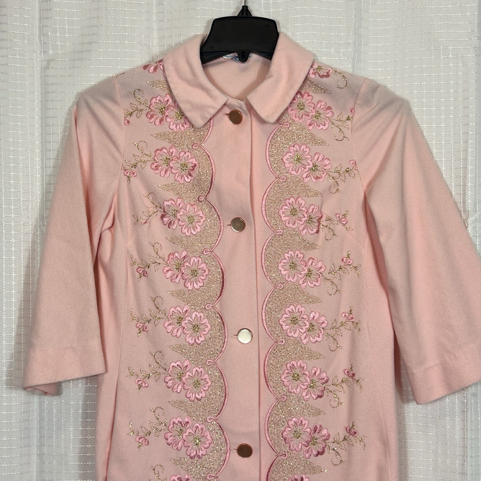 VTG Charmode Pink Embroidered Housecoat Robe Size Small Gold Pink Floral (G)